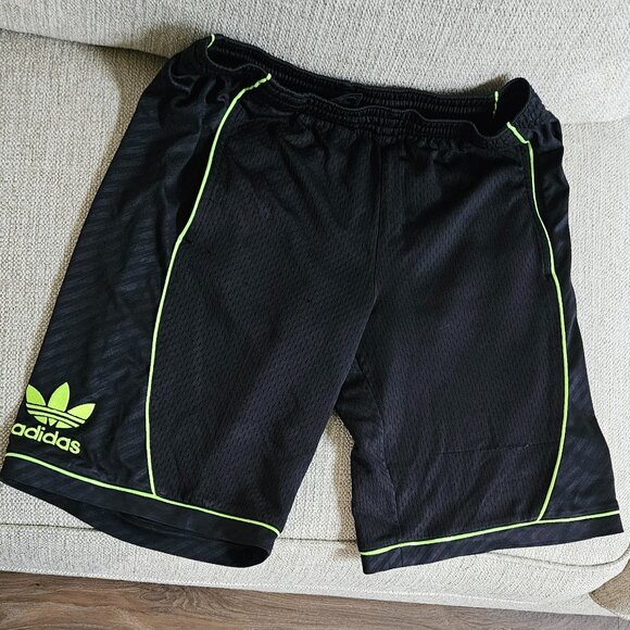 ADIDAS LeBron James Miami Heat *LIMITED EDITION* JERSEY and SHORTS SET - Picture 10 of 14